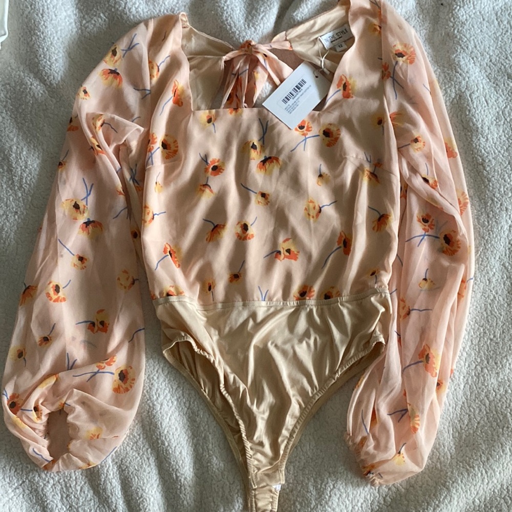 NWT inthestyle x Meggan Grubb poppy print chiffon tie back bodysuit